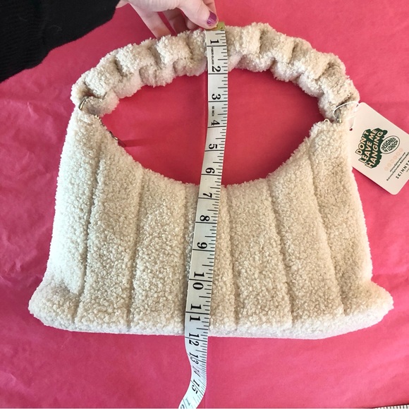 NWT. Skinny Dip London Fuzzy White Chain Shoulder Bag / Purse. - Picture 10 of 12